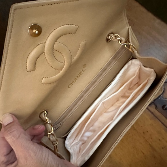 Chanel RARE Vintage Crossbody - Picture 6 of 10
